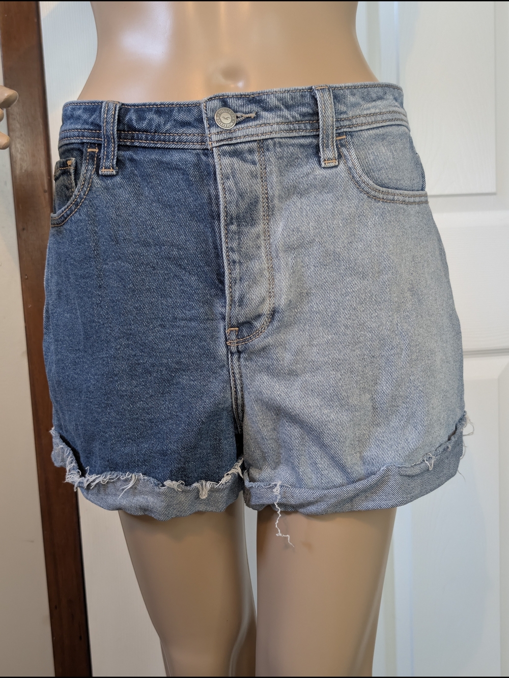 Hollister Two-Tone Blue Ultra High Rise Mom Vintage Stretch Denim Shorts 9/29